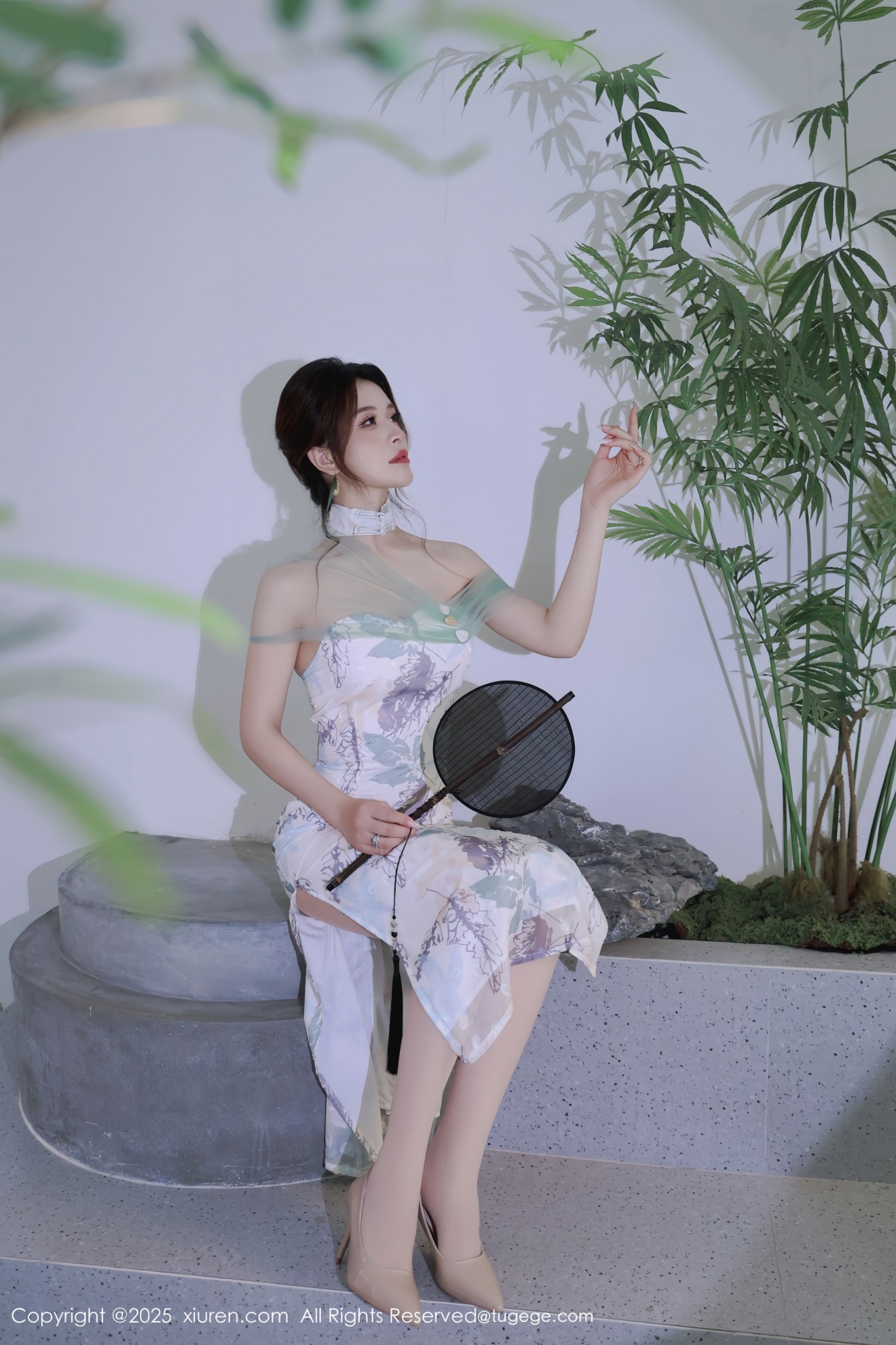 [XIUREN秀人网] 2025.08.27 NO.10694 阿依莎 [94零社区]