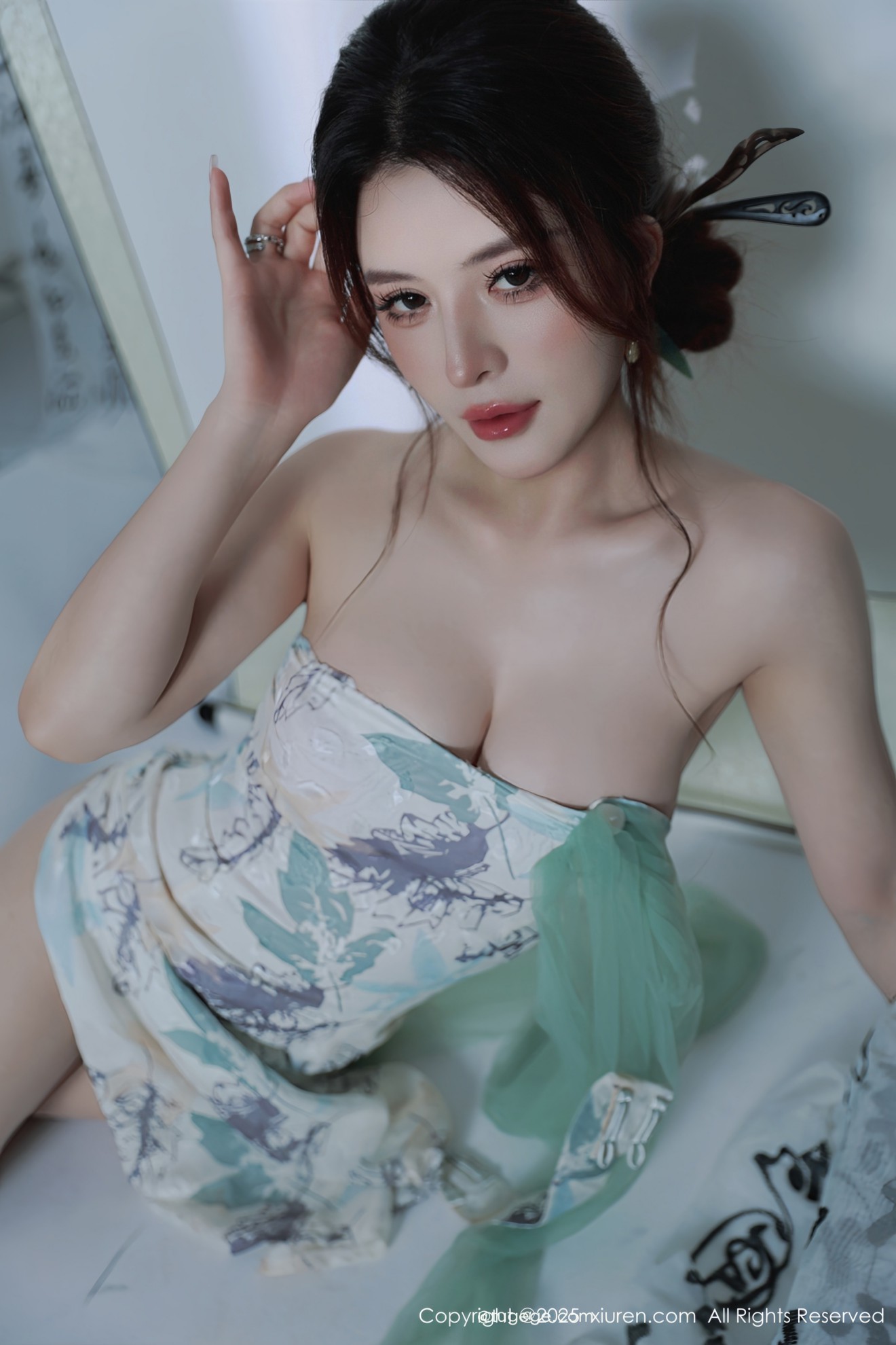 [XIUREN秀人网] 2025.08.27 NO.10694 阿依莎 [94零社区]